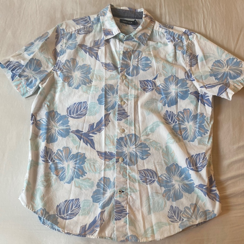 Nautica size medium floral pattern short sleeve button up